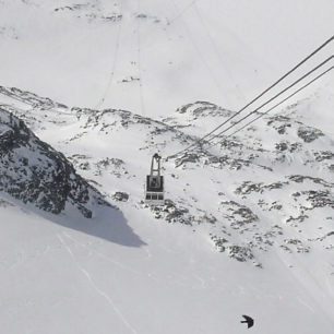 V lyžařském středisku Cervinia v italských Alpách vede nejvýše položená lanovka v Evropě na Klein Matterhorn (3883 m)