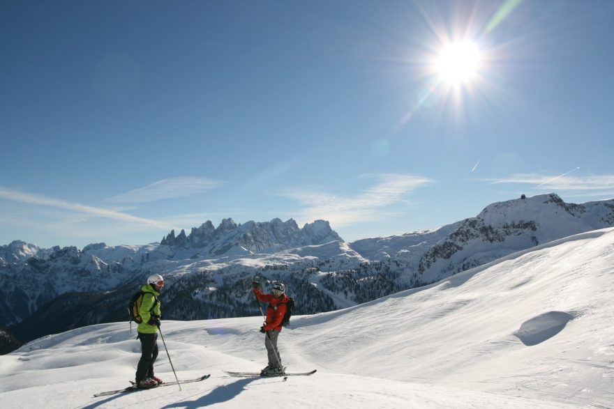 Lyžařské areály v italských Alpách nabízí skvělé podmínky pro lyžování, kvalitní služby a zábavu pro celou rodinu.