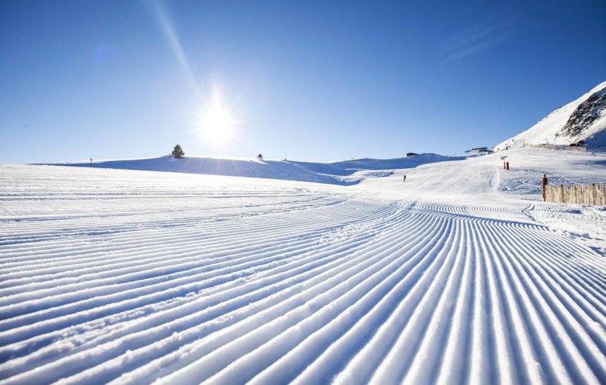 Lyžařská oblast Dolomity Superski sdružuje 12 předních středisek v regionu a nabízí společný skipas pro 1200 km sjezdovek a 460 vleků a lanovek.