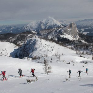 Na plání pod Rote Wandem s výhledem na skalní stěnu Stubwieswipfelu (1786 m)