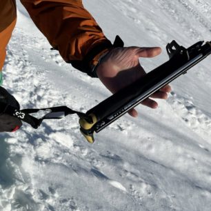 Transportní stav hole G3 PIVOT, kdy přečnívá pouze kotouč a „zobák“.