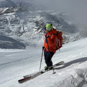 Bunda je dostatečně dlouhá a kryje záda - MOUNTAIN EQUIPMENT BALTORO JACKET