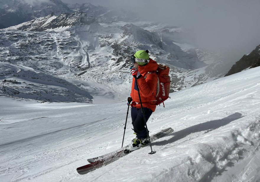 Bunda je dostatečně dlouhá a kryje záda - MOUNTAIN EQUIPMENT BALTORO JACKET