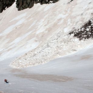 Dojezd z Pico de Aneto do doliny byl ohraničen řadou lavin