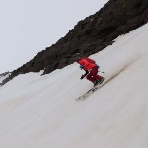 Sjezd na jih z hlavního hřebene Sierra Nevada