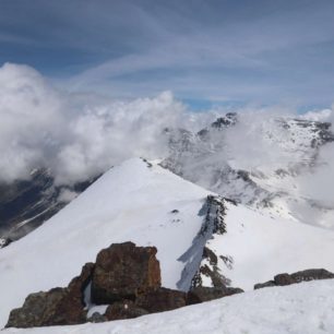 Výhled z Pico del Veleta na nejvyšší Mulhacén (3481 m)