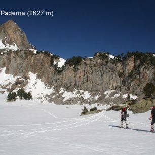 Rovinatý úsek pod skalními srázy z Pico de Paderna
