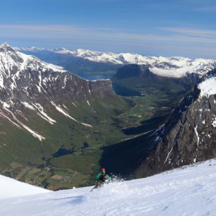 Petr práší z Hesenu s výhledem na fjord