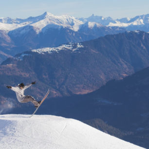 Freeskiing ve Švýcarsku na „prašanu".
