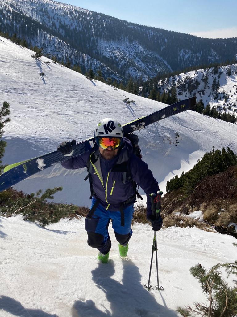 SKIALPOVÉ LYŽE MT 85 S VÁZÁNÍM WEDZE zvládly i ježdění v úzkých žlabech