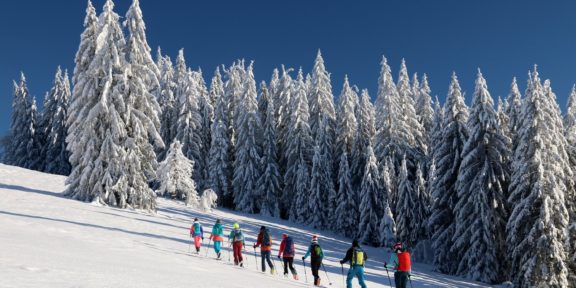 Beskydský skialpový výlet přes Solisko (833 m) za vyhlídkou na Západné Tatry a Malou Fatru