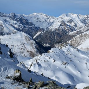 Výhled z Monte Rocca na jezero Lago di San Giacomo