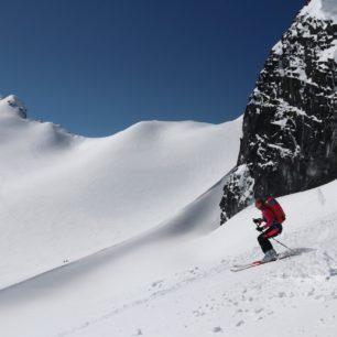 Sjezd ze sedla Bjørnskardet (1950 m)