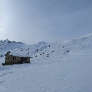 Pohled zpět do údolí na Monte delle Mine