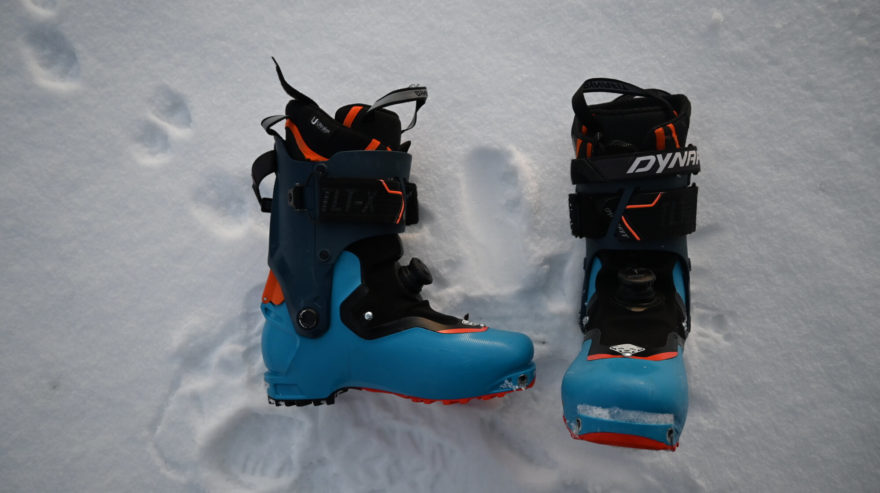 Čelní a boční pohled na model skialpových bot Dynafit TLT X
