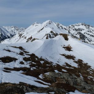 Výhled z hřebene na Plannerseekarspitze (2072 m)