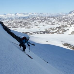 Strmější část sjezdu k ledovci Fanaråkbreen