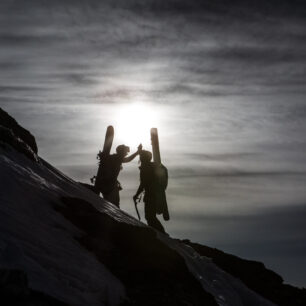 Line And Air ohromí diváky Snow Film Festu neuvěřitelnými výhledy z paluby ultralehkého letadla a svobodou, kterou si autor Geraldine Fasnacht užívá při jízdě na snowboardu.