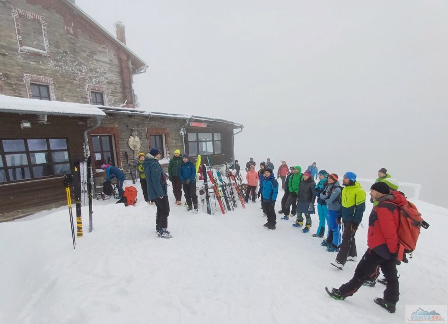 Účastníci Setkání skialpinistů 2023 v sobotu ráno