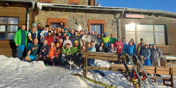 Setkání skialpinistů 2023 bylo na Šeráku plné sněhu, workshopů a přednášek