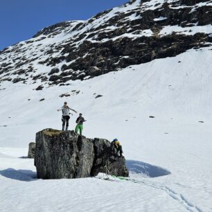 Úderníci ze Zlína relaxují během výstupu na Storhornet (1600 m)