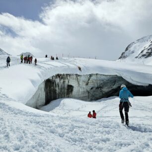 Ledovcový výcvik pod lyžařským střediskem Pitztal