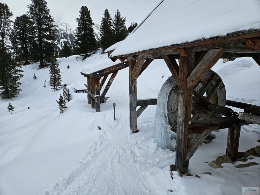 Knappenhaus se zamrznutým vodním kolem