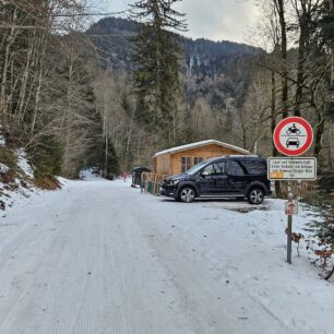 Začátek fitness skialpu po upravené sáňkařské dráze