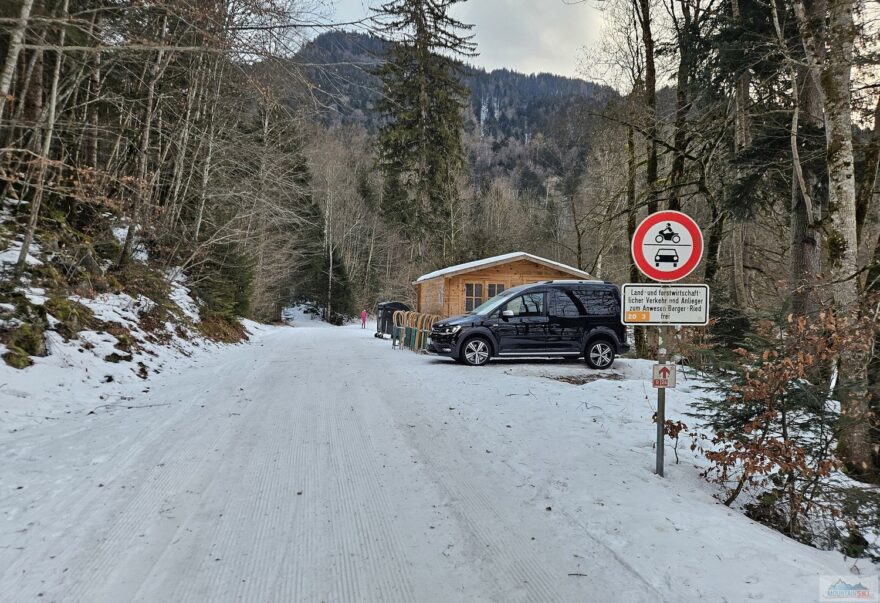 Začátek fitness skialpu po upravené sáňkařské dráze