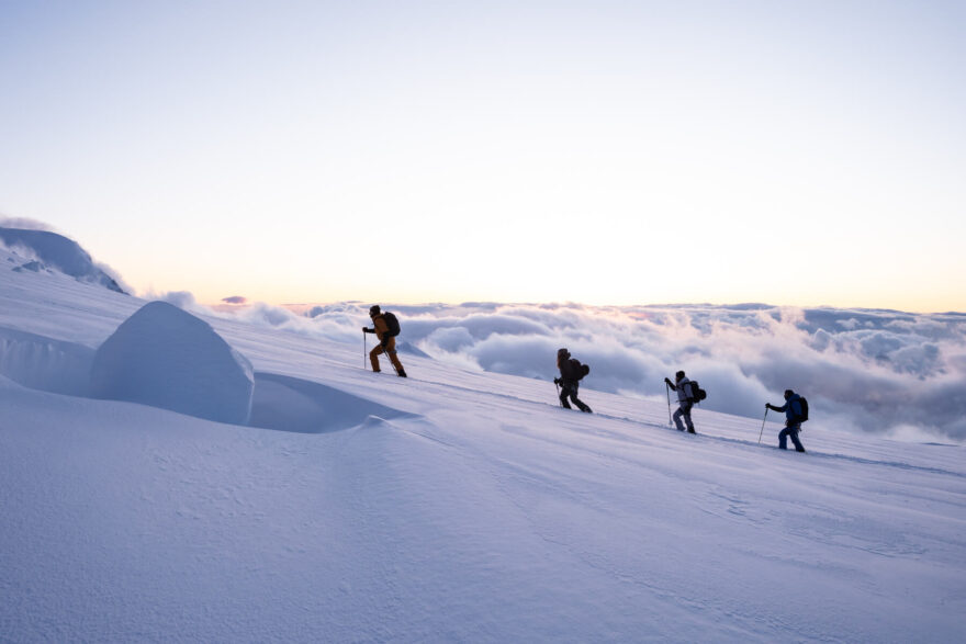 Inspiraci pro skialpové túry nabízí jak knižní skialpové průvodce, tak množství internetových portálů nebo aplikací, které obsahují databázi skialpových túr s přesnými údaji o obtížnosti, sklonu a orientaci svahu, délce apod.