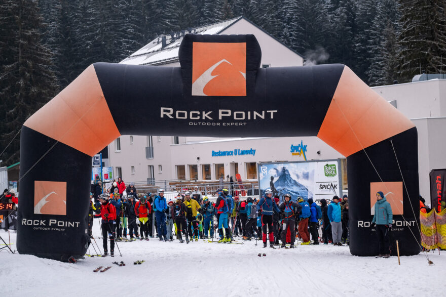 První ročník večerního skialpového závodu Šumavský rys proběhl 15. února 2025 v lyžařském areálu Ski&Bike Špičák na Šumavě.