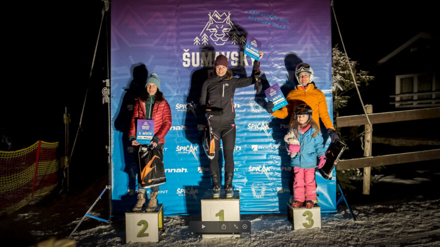 Vítězkyně katerorie Ženy2: Jindřiška Zemanová (1. místo), Alča Pašková (2. místo), Martina Kadlecová (3. místo)