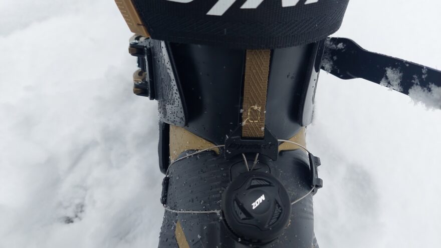 Detail na systém Twist Lock a propojení s táhlem -DYNAFIT RIDGE PRO