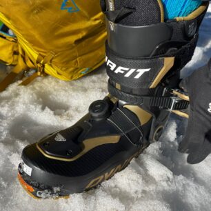 Dvě přezky a systém Twist Lock stačí k dostatečnému dotažení boty DYNAFIT RIDGE PRO