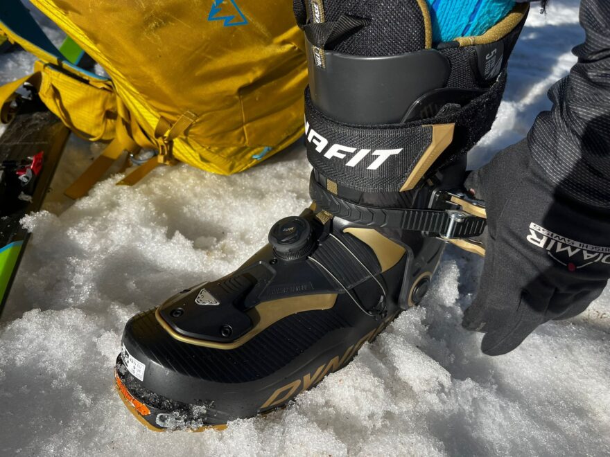 Dvě přezky a systém Twist Lock stačí k dostatečnému dotažení boty DYNAFIT RIDGE PRO