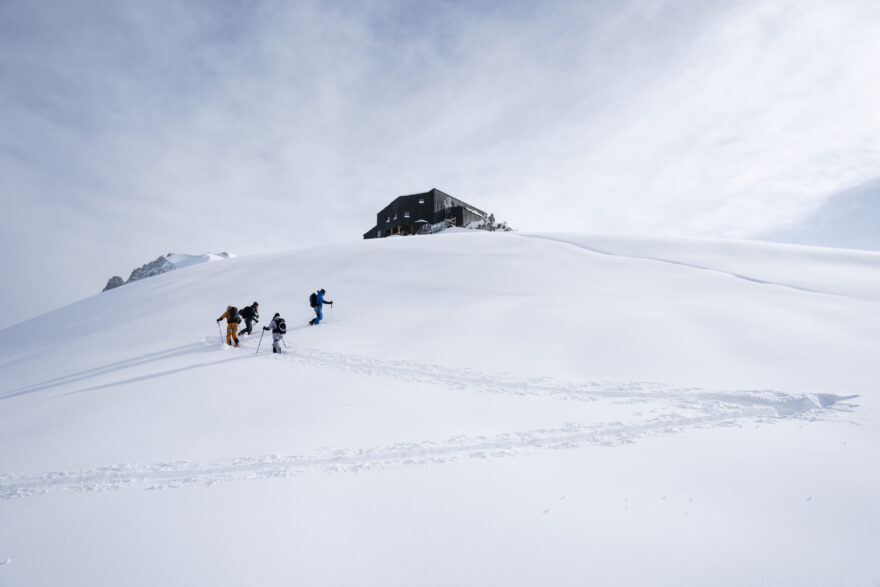 Nabídka skialpových lyží, bot a dalšího skialpového vybavení je velmi široká a je potřeba si nejprve ujasnit, jaká skialpová disciplína je pro tebe ta pravá.