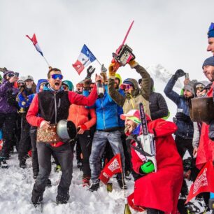 Dýmovnice, motorovky, zvony a převleky to je poslední etapa Pierra Menty