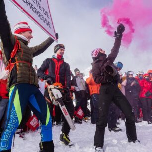 Dýmovnice, motorovky, zvony a převleky to je poslední etapa Pierra Menty
