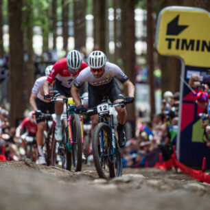 V neděli vyvrcholí celý víkend olympijským cross-country (XCO), kde se představí špičkové světové i domácí hvězdy v kategoriích Elite a U23. UCI MOUNTAIN BIKE WORLD SERIES v Novém Městě na Moravě