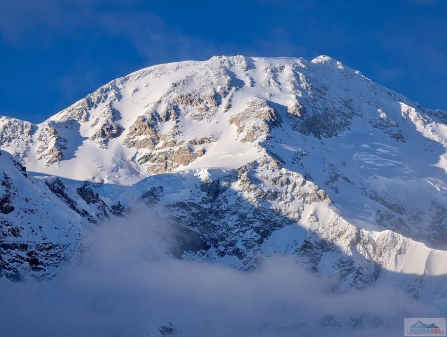 Majestátní Denali alias Mt. McKinley při pohledu z C1