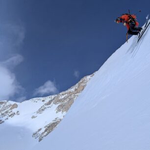 Občas to bylo trochu z kopce a občas ty kopce byly trochu ledové, takže radši cepín do ruky
