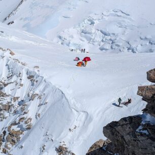 Vlastní cestou z 14K kempu do High campu… výlez ze žlabu Rescue Gully