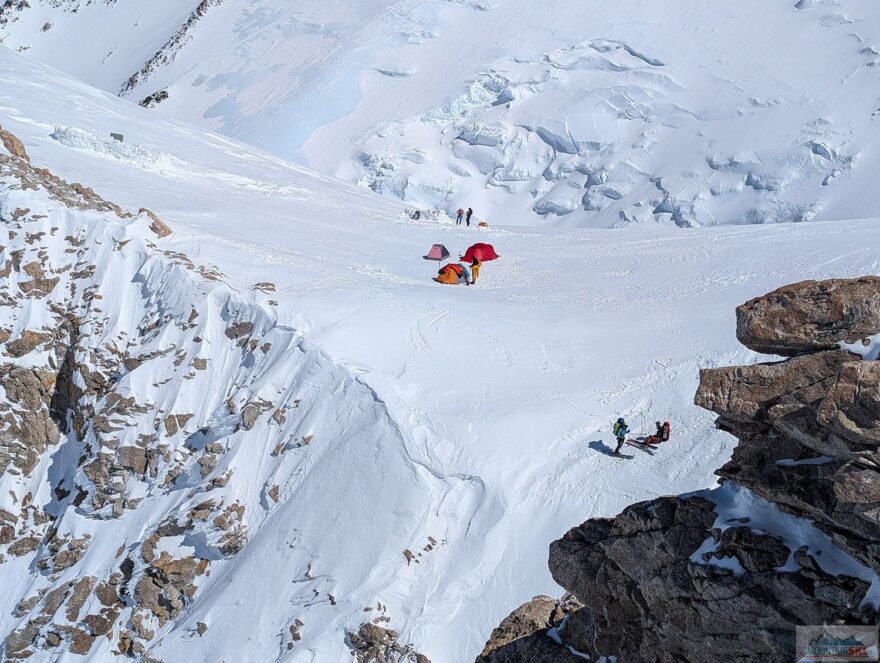 Vlastní cestou z 14K kempu do High campu… výlez ze žlabu Rescue Gully