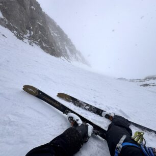 Sjezd Rescue Gully, na fotce to klasicky vypadá jako modrá sjezdovka, nejprudší úsek byl v tenhle moment už za námi
