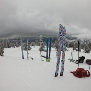 G3 lyžařské depo na hřebenu