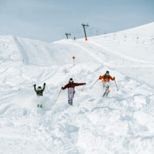 Skicircus Saalbach Hinterglemm Leogang Fieberbrunn se svou nabídkou sjezdovek, rozličných aktivit a prostředím přátelským k rodinám slibuje jedinečný zimní pobyt. Foto Moritz Ablinger