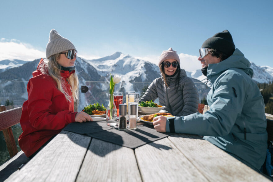 Více než 60 horských chat a restaurací nabízí řadu specialit lokální i mezinárodní kuchyně. Skicircus Saalbach Hinterglemm Leogang Fieberbrunn. Foto Georg Lindacher
