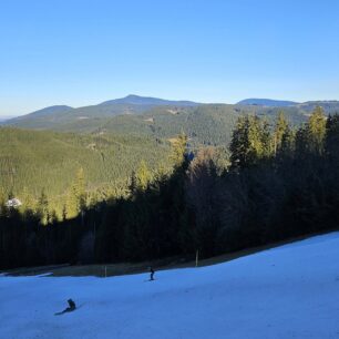 Výhled z lyžařského střediska Bílá na Lysou horu