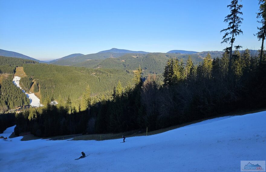Výhled z lyžařského střediska Bílá na Lysou horu