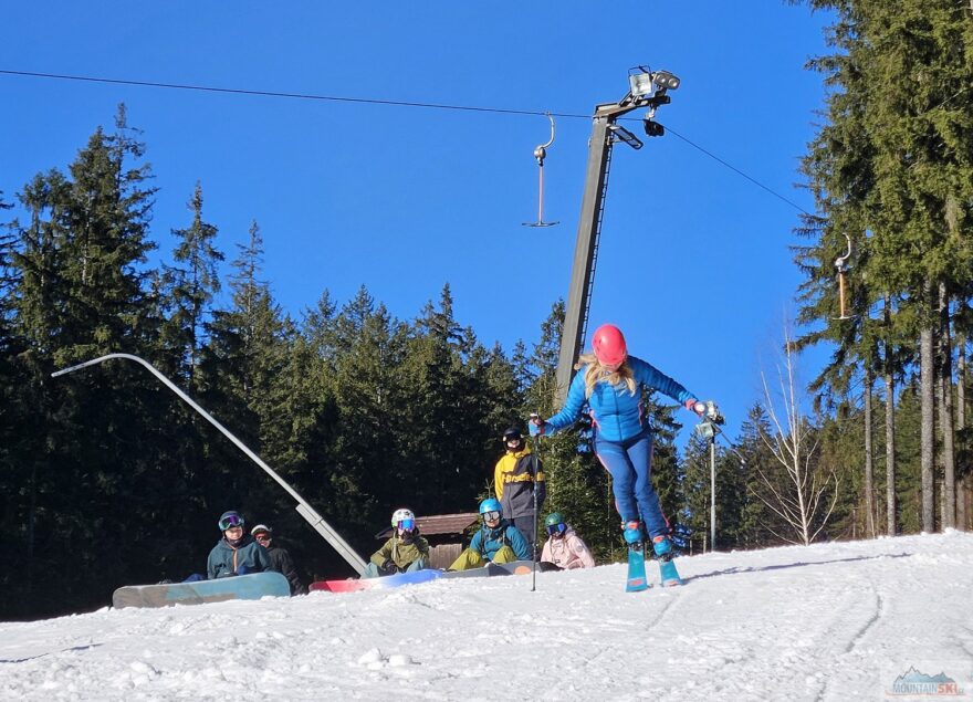 Nácvik přeskakované oblouku v lyžařském středisku Bílá